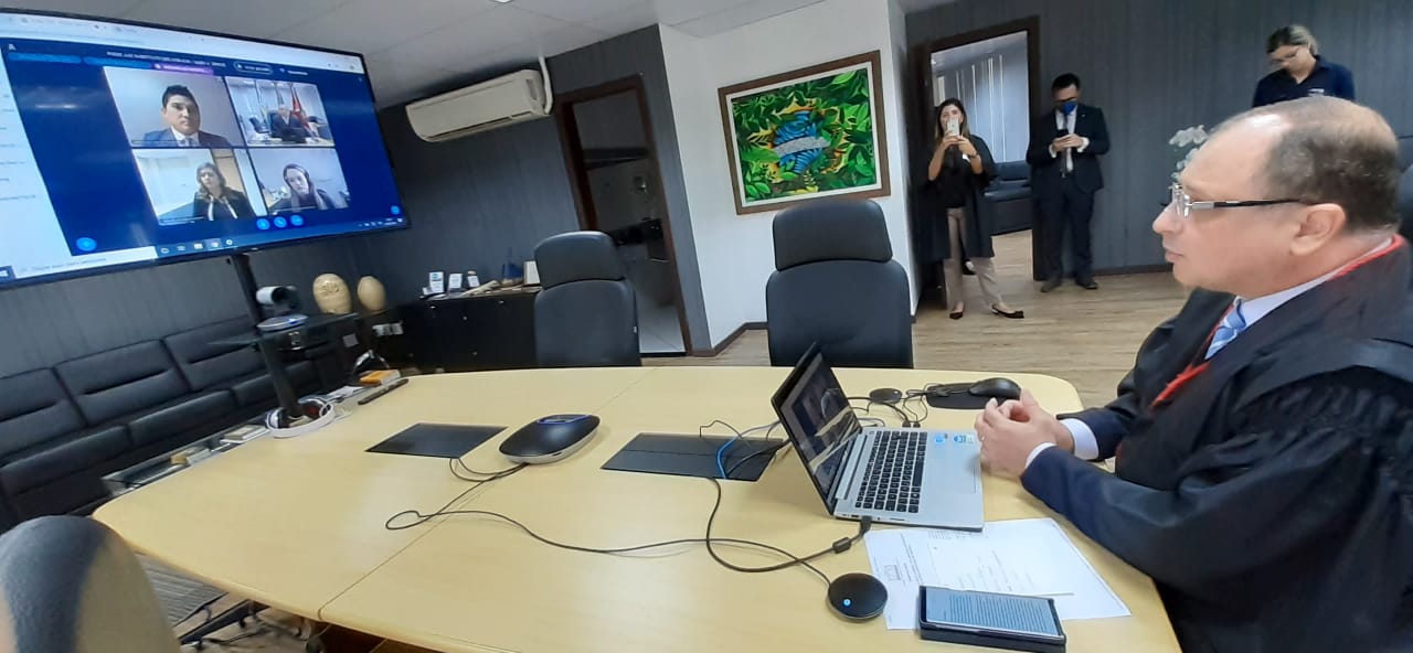 Presidente do TJRR, desembargador Mozarildo Cavalcanti, em videocoferência que deu posse a nova juiza substituta da justiça de Roraima. 