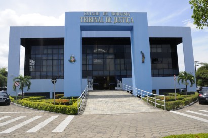 Na foto aparece a sede do Poder Judiciário de Roraima, da matéria que trata sobre o provimento que estabelece critérios para o funcionamento dos cartórios e tabelionatos em Roraima.