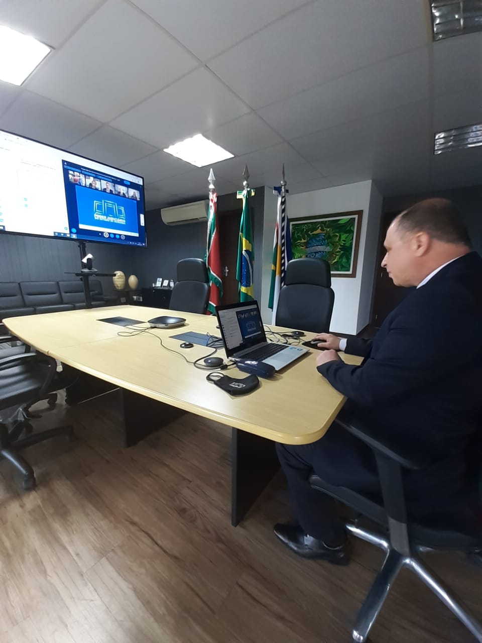 Presidente do TJRR, Mozarildo Cavalcanti, em seu escritorio, durante a Inaguração Virtual da Sala de Depoimentos 