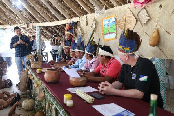 Juiz auxiliar da presidência, Aluízio Vieira, discursando na reabertura dos trabalhos do primeiro Pólo Indígena de Maturuca, na Raposa Serra do Sol em Roraima.