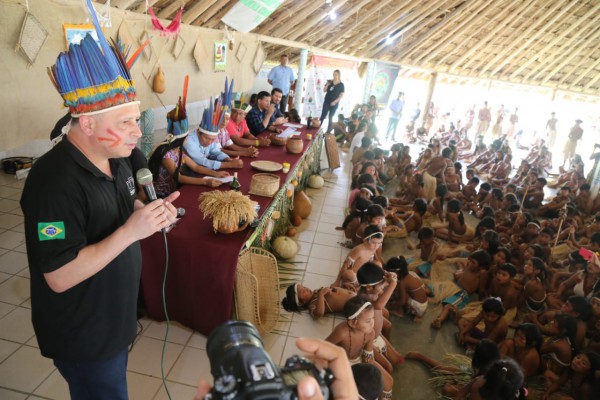 Presidente do Tribunal de Justiça de Roraima, discursando durante a reabertura do primeiro Polo de Conciliação Indígena da Brasil, localizado na comunidade de Maturuca, Terra Indígena Raposa Serra do Sol em Roraima.