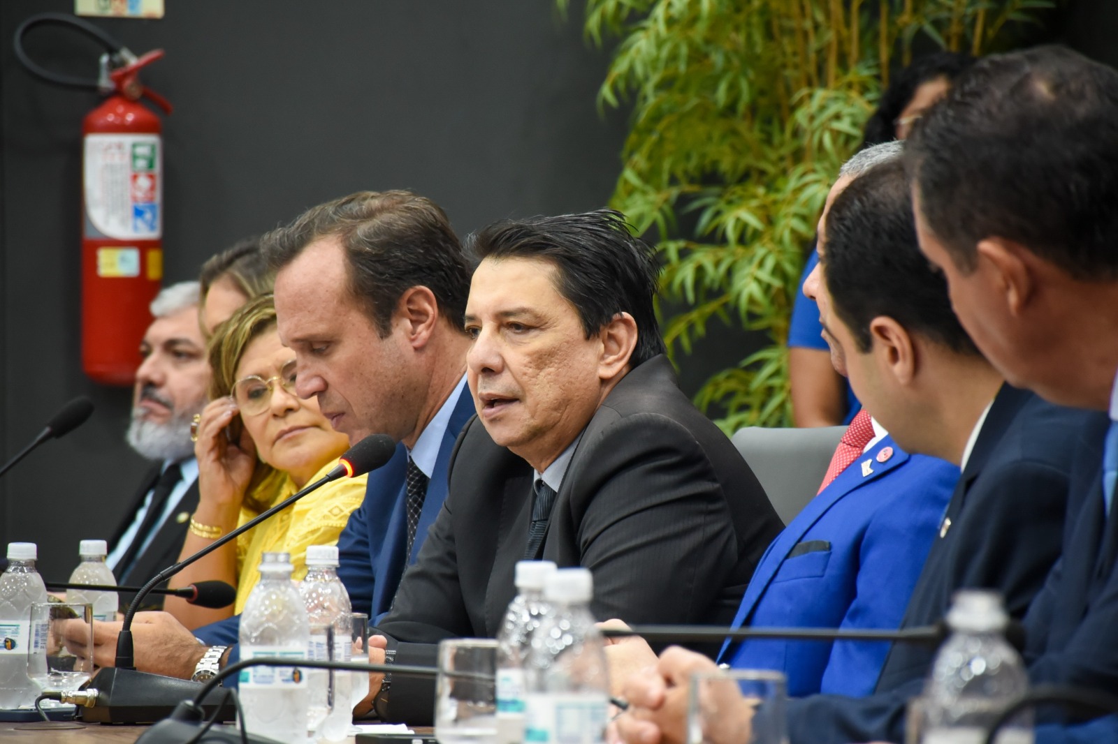 Imagem colorida do presidente do TJRR, desembargador Jésus Nascimento, discursando