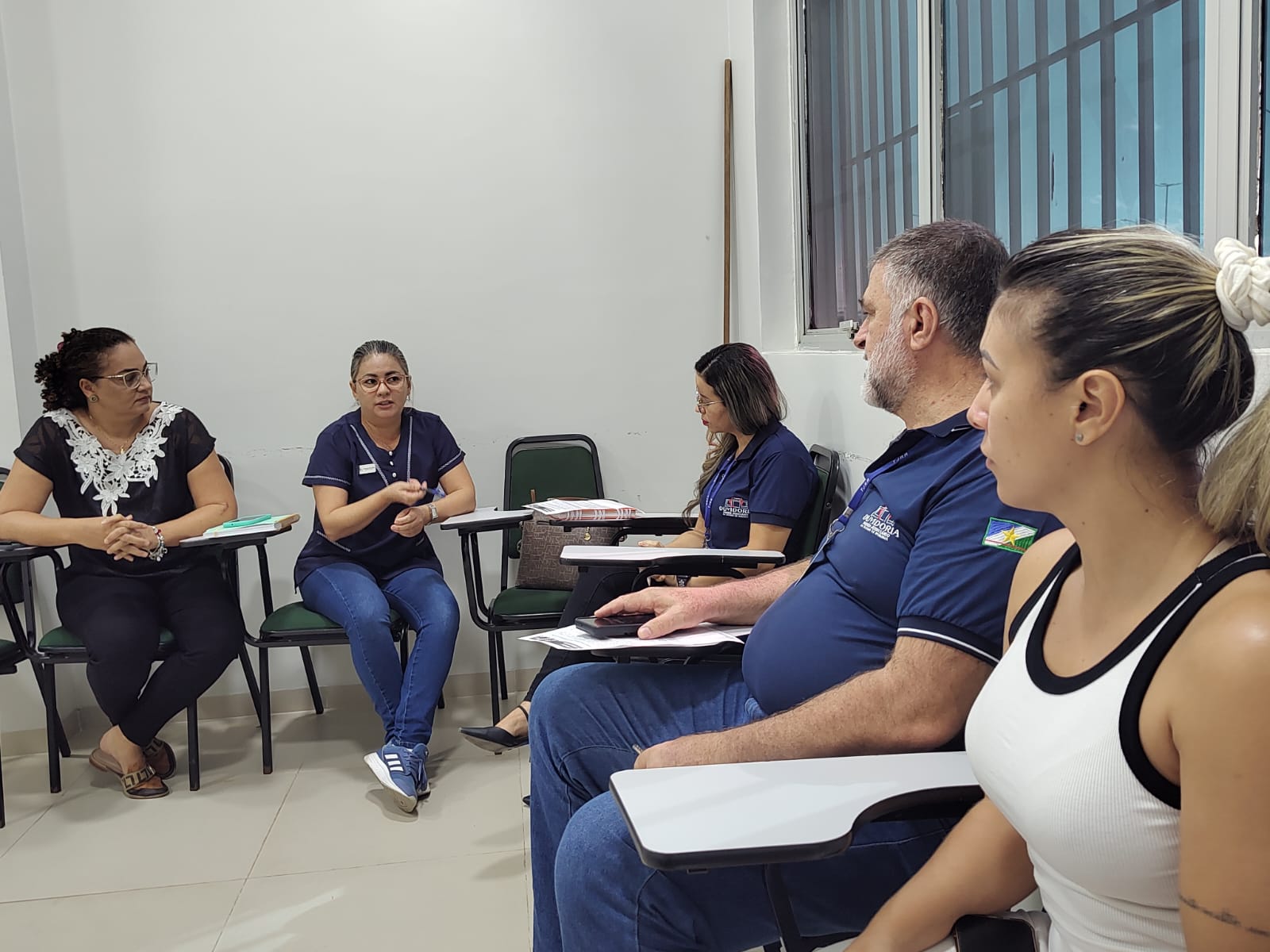 foto colorida de servidores do TJRR e HGR em reunião