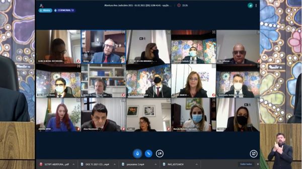 Foto da reunião online, com imagens dos participantes da videoconferência, no canto inferior direito aparece o intérprete de libras.