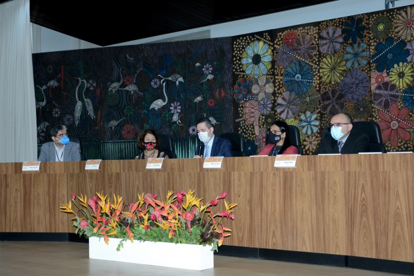 Representantes sentados na audiência pública “Centro de Memória e Cultura do Poder Judiciário do Estado de Roraima”.