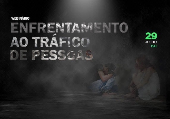 Banner do Webinário de enfrentamento ao tráfico de pessoas, com foto de pessoas abaixadas no chão e amarradas em um lugar acinzentado.