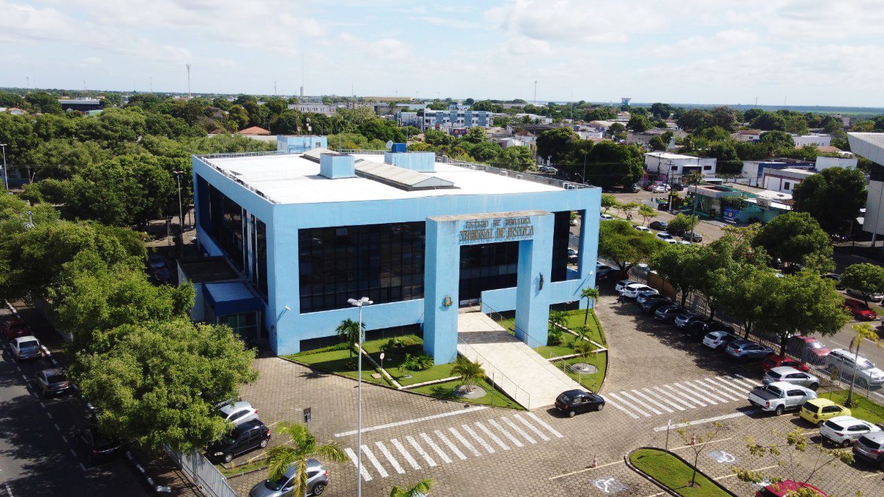 Na imagem contém a foto da fachada do Palácio do Tribunal de Justiça de Roraima