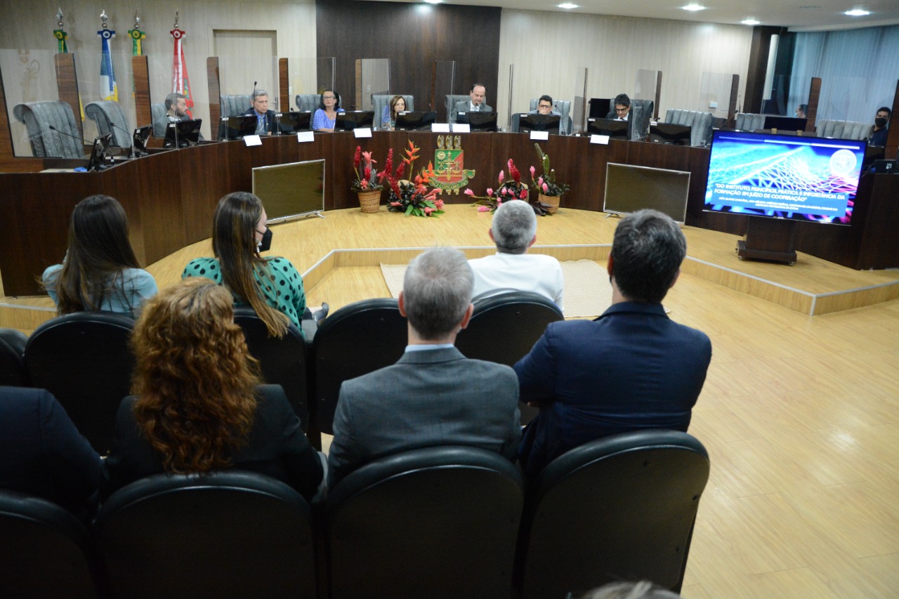 Imagem colorida mostra  I Encontro de Juízes da Região Norte, no Tribunal Pleno do TJRR