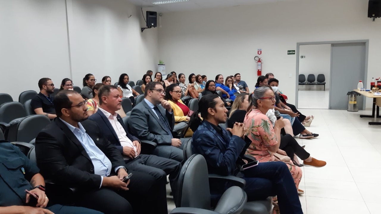 FAZENDO JUSTIÇA - GMF/TJRR promove reunião para discutir a interiorização da rede de serviços para as audiências de custódia em Rorainópolis