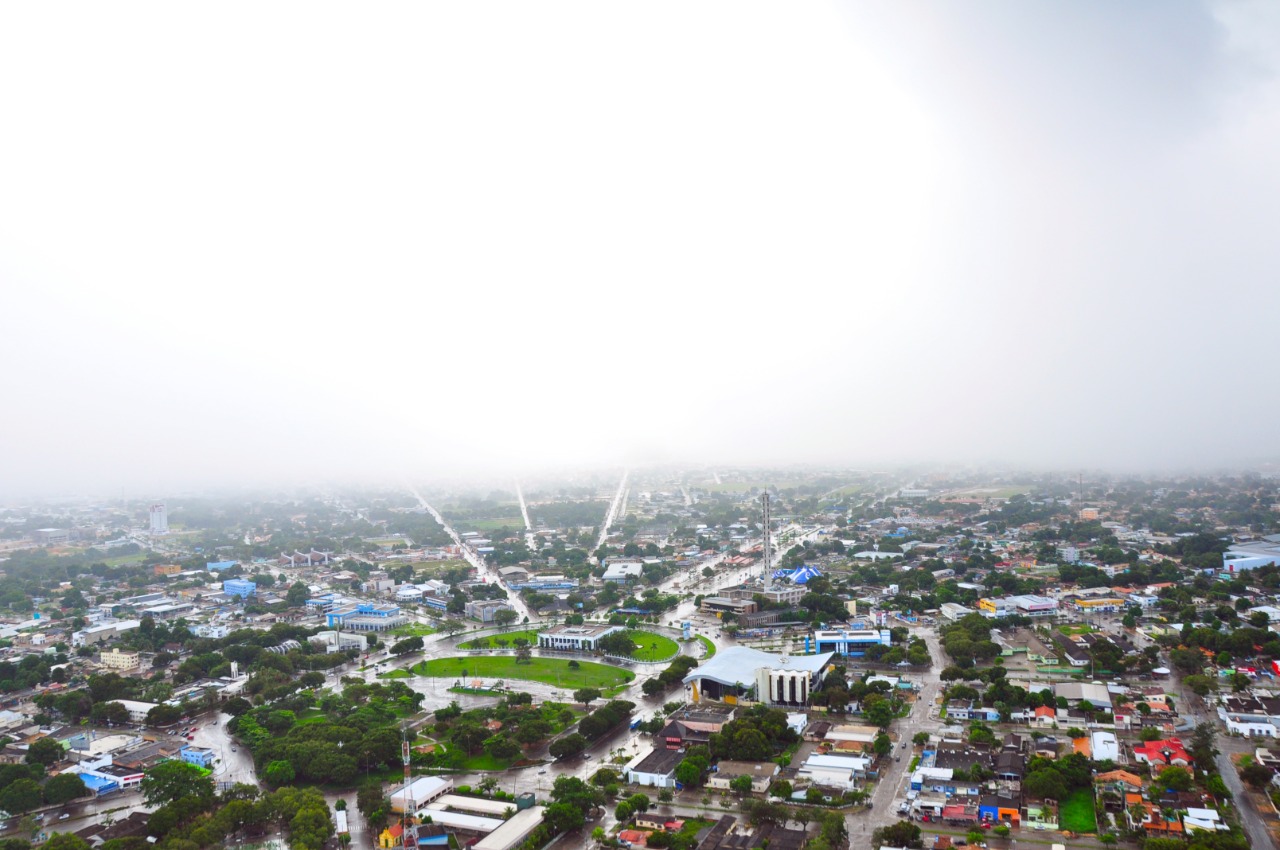 Imagem colorida contém a vista do drone de cima do Centro da Capital Boa Vista, Roraima.