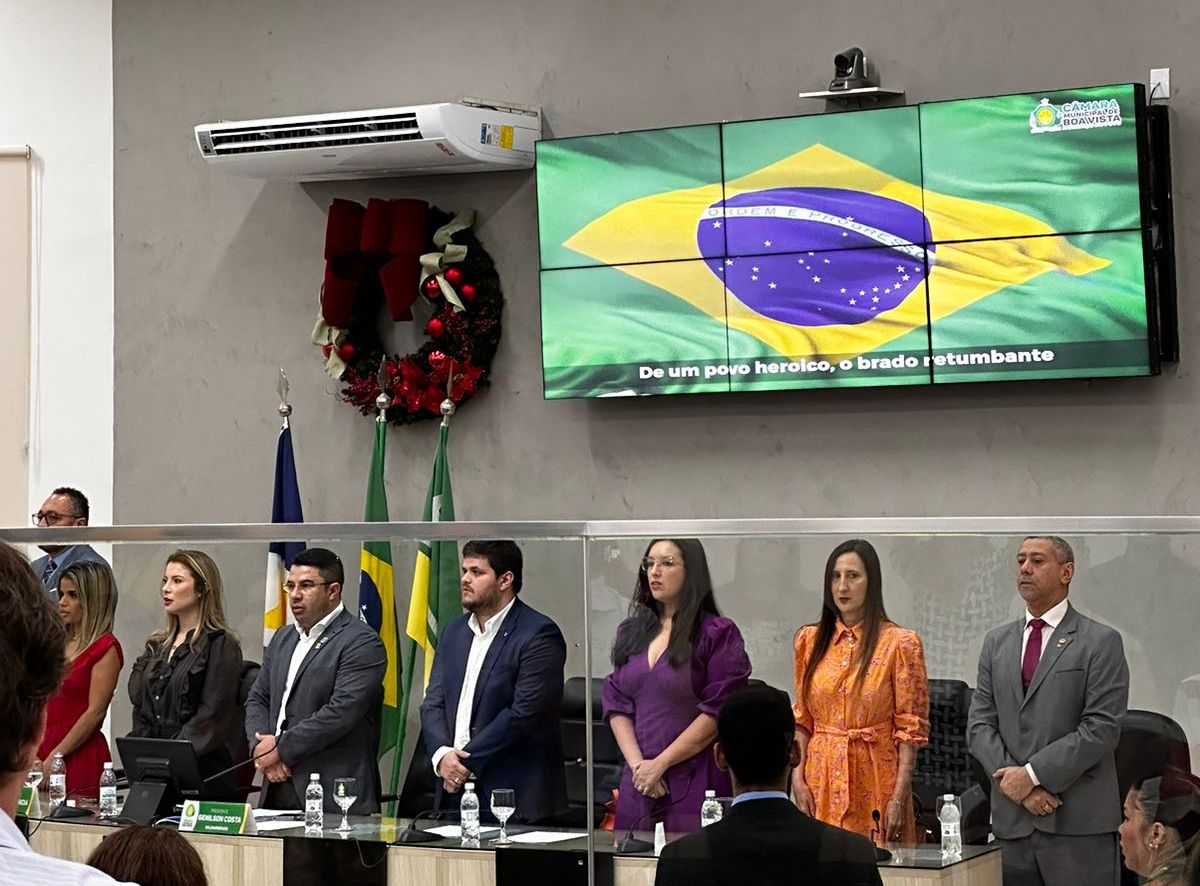 ATUAÇÃO CONTRA VIOLÊNCIA DOMÉSTICA - Juíza Suelen Márcia Silva Alves recebe medalha de Honra ao Mérito Rio Branco na Câmara Municipal