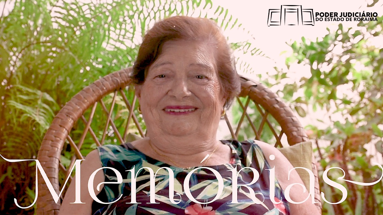 Imagem colorida mostra a Silvia Cristófaro Seixas, mãe da servidora do Judiciário roraimense, Roberta Seixas, sorrindo para a fotografia.