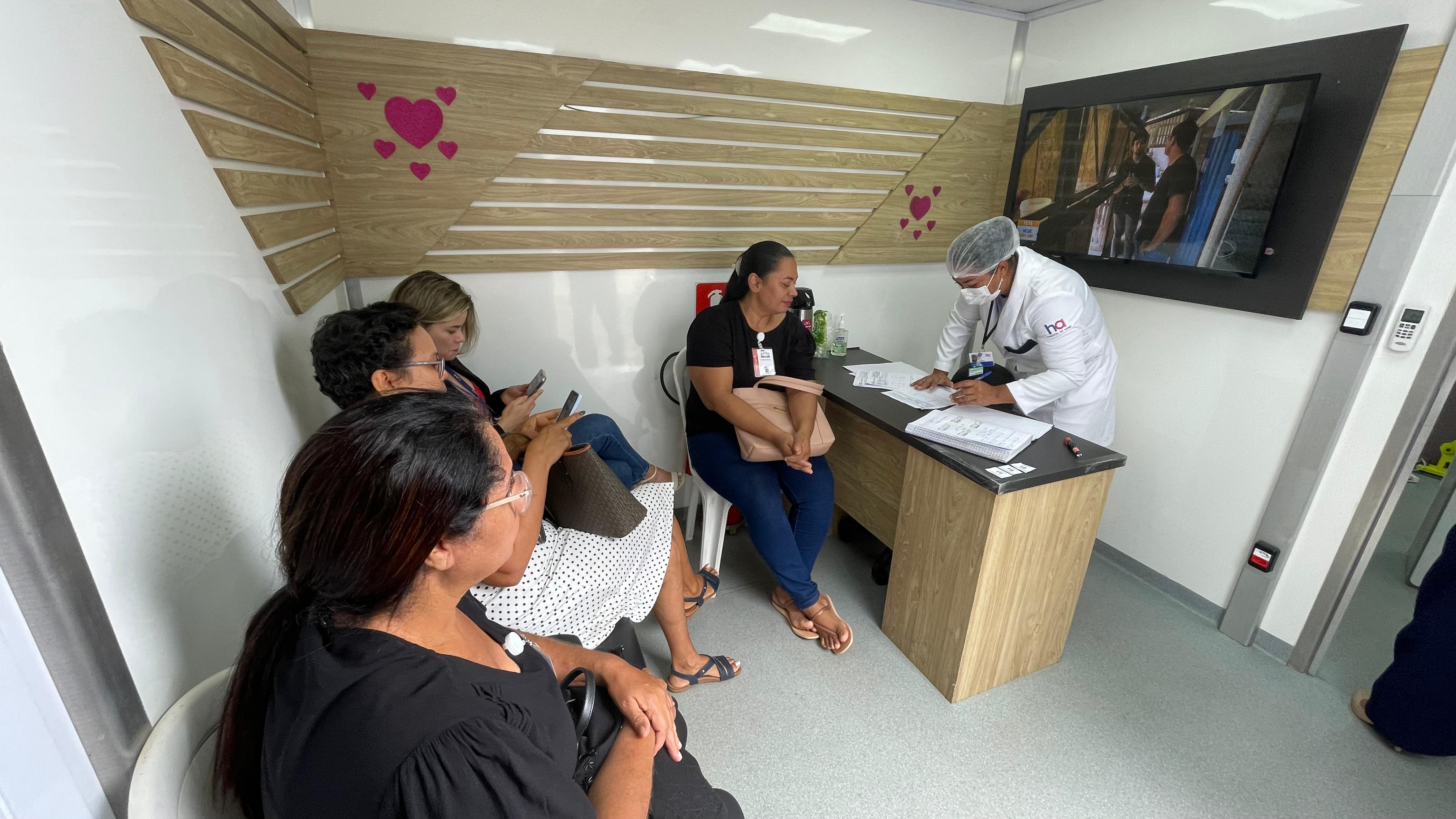 Fórum Criminal promove ação com atendimentos de saúde e atividades de valorização da mulher