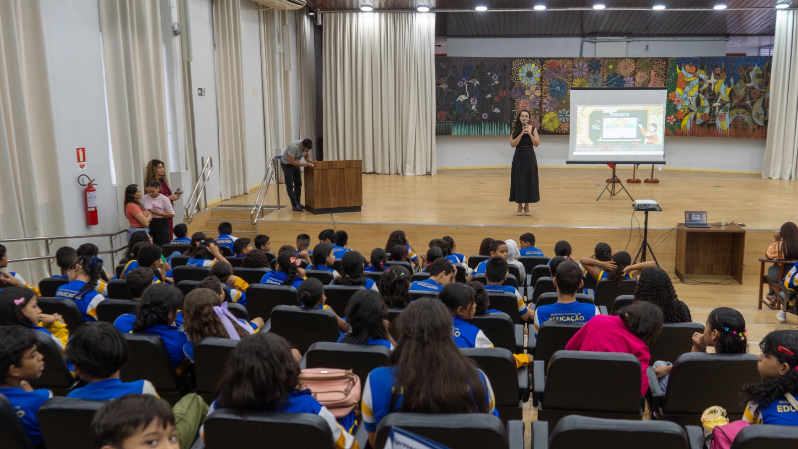 Alunos da Escola Dalício Farias Filho recebem certificação do programa Maria Vai à Escola no TJRR