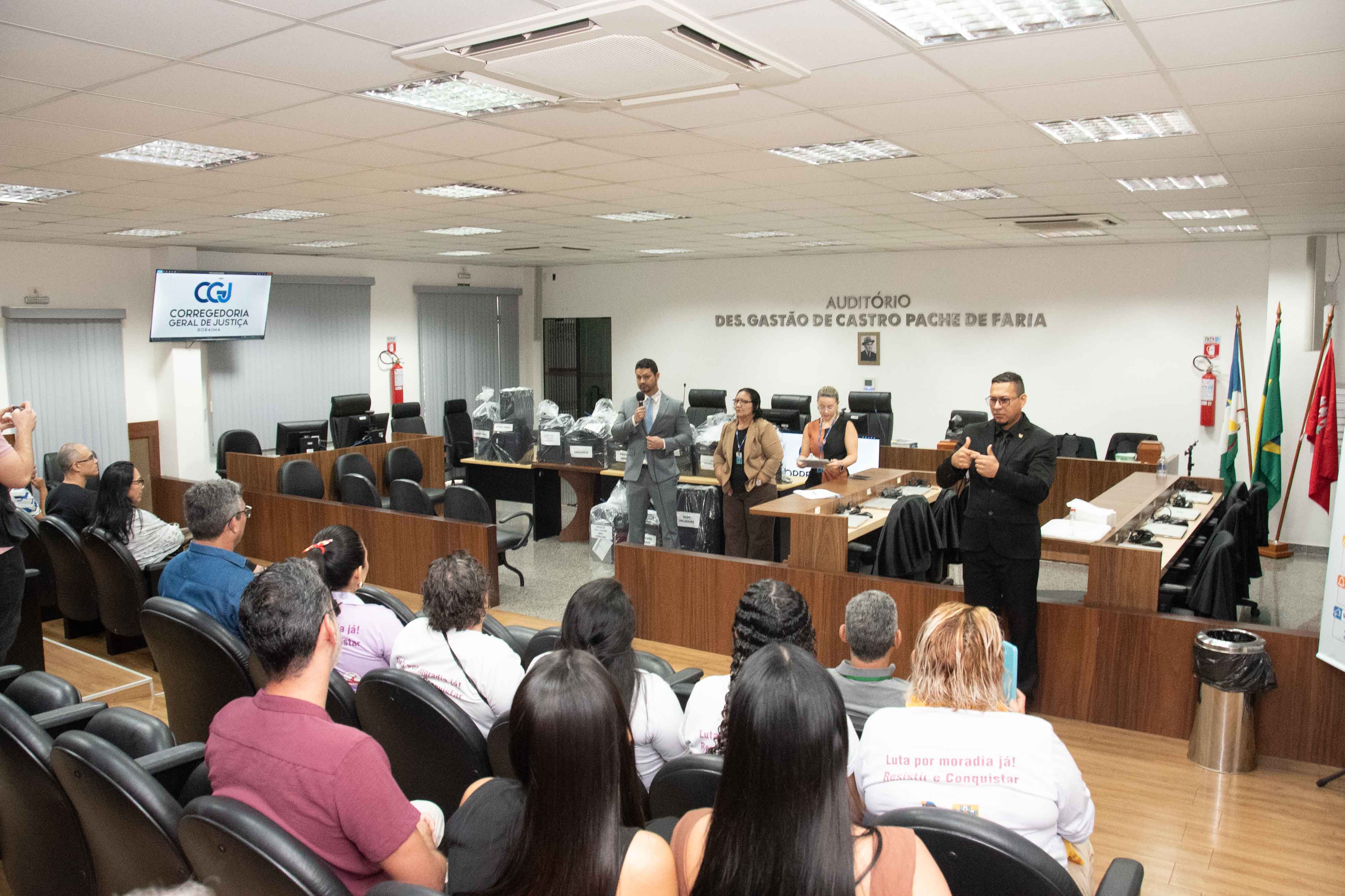 DOAÇÃO DE BENS - TJRR entrega computadores a instituições da capital e do interior