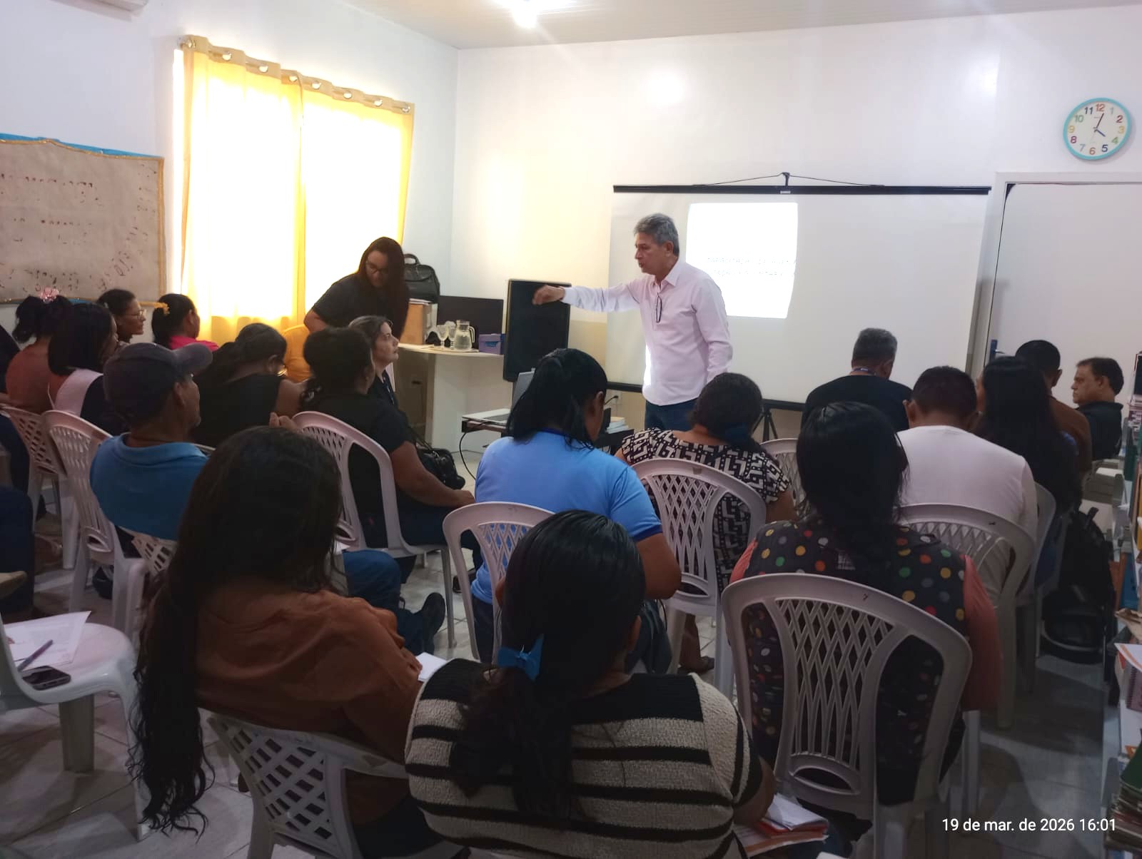 Imagem colorida do magistrando ministrando a capacitação 