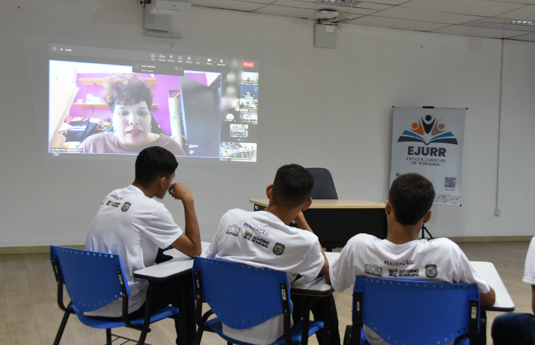 CRIA DAS LETRAS - Encontro com escritora marca atividade literária com adolescentes da Semiliberdade de Roraima com apoio da EJURR e do Projeto Leitura Abre Portas