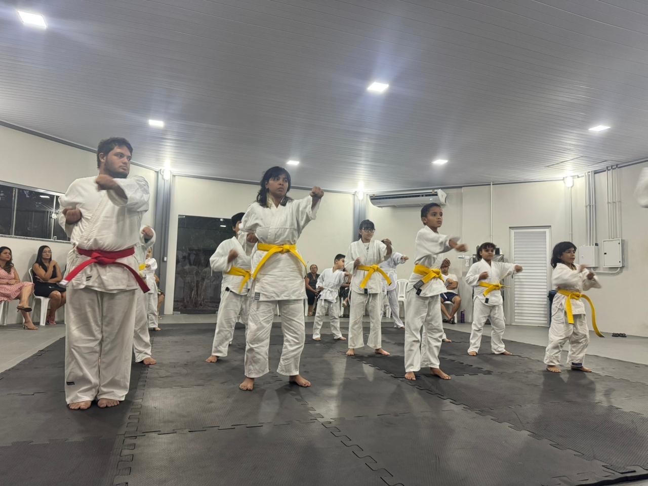SAÚDE E INTEGRAÇÃO - Karatê do TJRR homenageia mães em apresentação especial