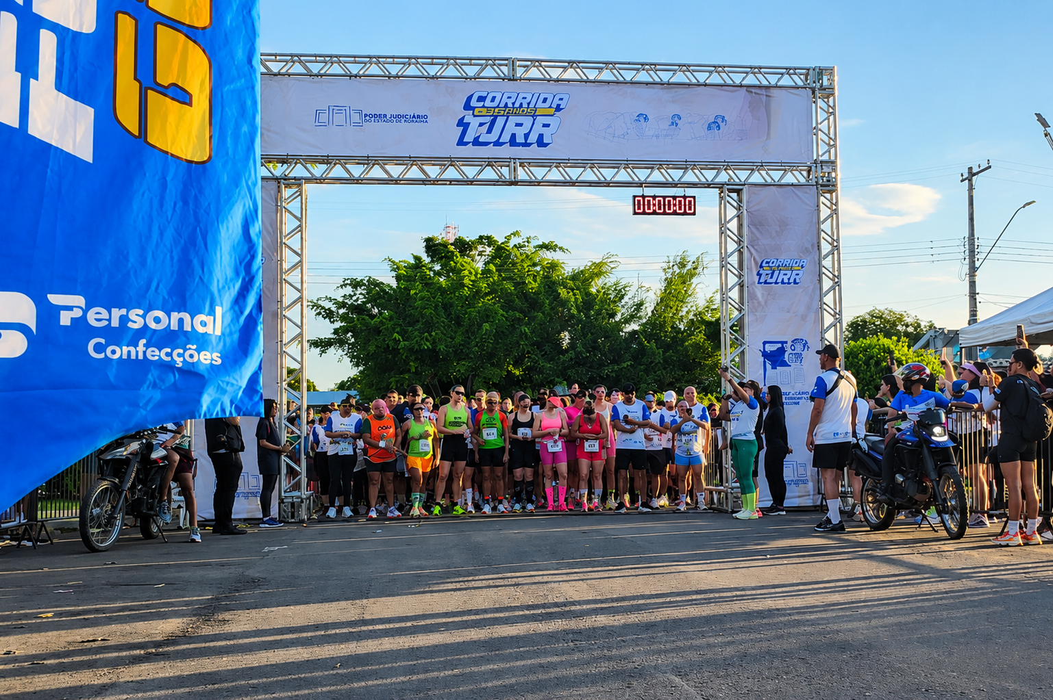 35 ANOS — Corrida reúne aproximadamente mil participantes em um domingo de esporte, família e celebração