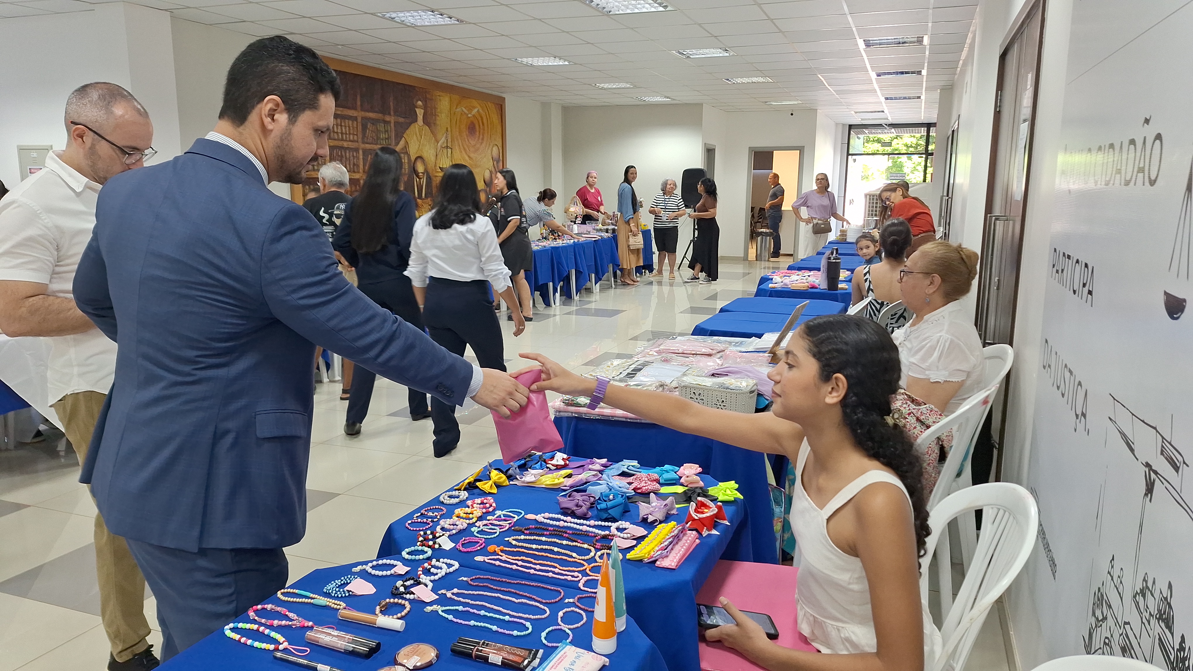 Feira Kids transforma o Fórum Criminal em espaço de empreendedorismo e criatividade infantil