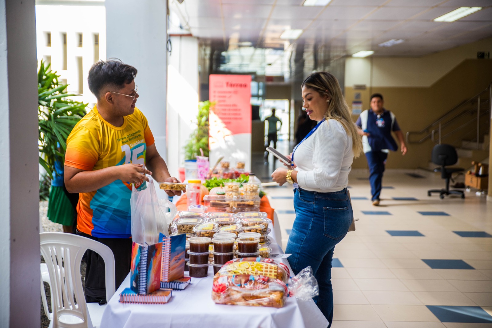 Feira de Orgânicos no Fórum Cível incentiva alimentação saudável e valoriza produtores locais