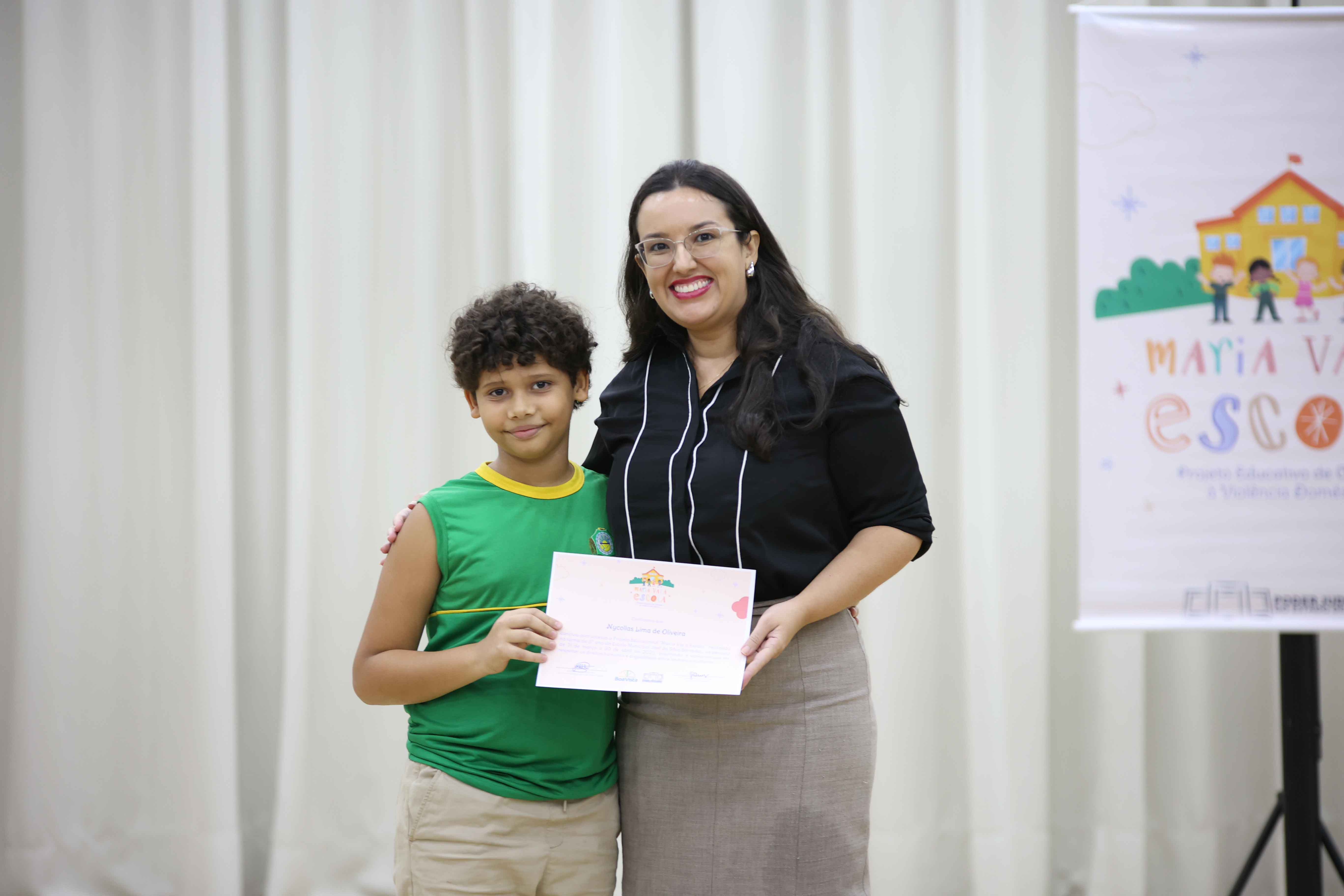 PAZ E CIDADANIA - Projeto Maria Vai à Escola certifica alunos da Escola Jael Barradas