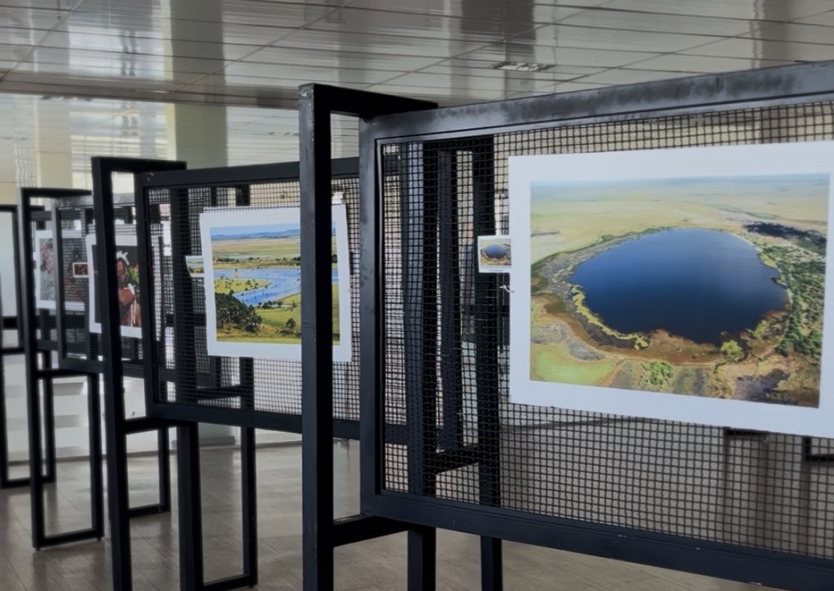imagem colorida de uma exposição fotográfica das belezas naturais de roraima 