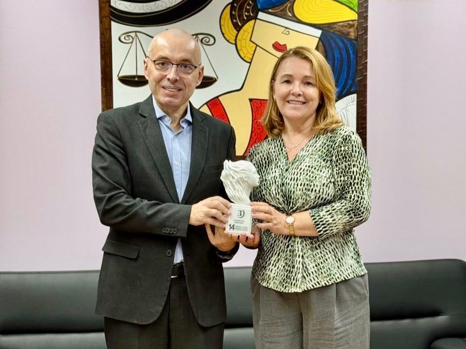 Ouvidoria-Geral de Justiça recebe estatueta do Prêmio AMAERJ Patrícia Acioli de Direitos Humanos