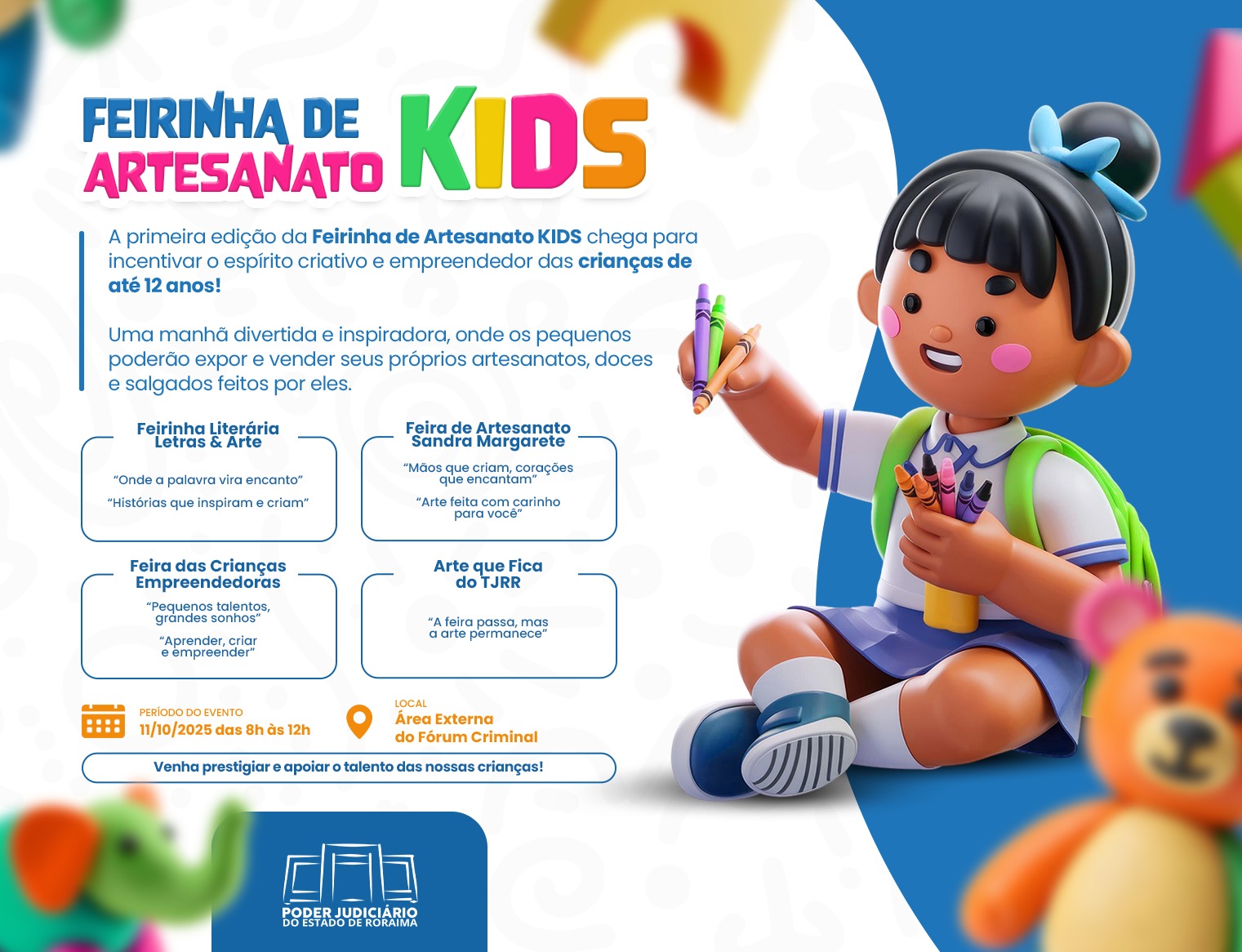 Card colorido com fundo claro e azul, trazendo ilustrações infantis, elementos lúdicos e texto informativo sobre um evento. À direita, há uma ilustração 3D de uma criança sorridente, de pele morena, bochechas rosadas, cabelo preto preso com laço azul, vestida com uniforme escolar (camisa branca com gola azul, saia azul e mochila verde). Ela segura vários lápis de cera coloridos nas mãos. Ao fundo, nos cantos da imagem, há pelúcias desfocadas como um elefante verde e um ursinho laranja, reforçando o clima infantil.