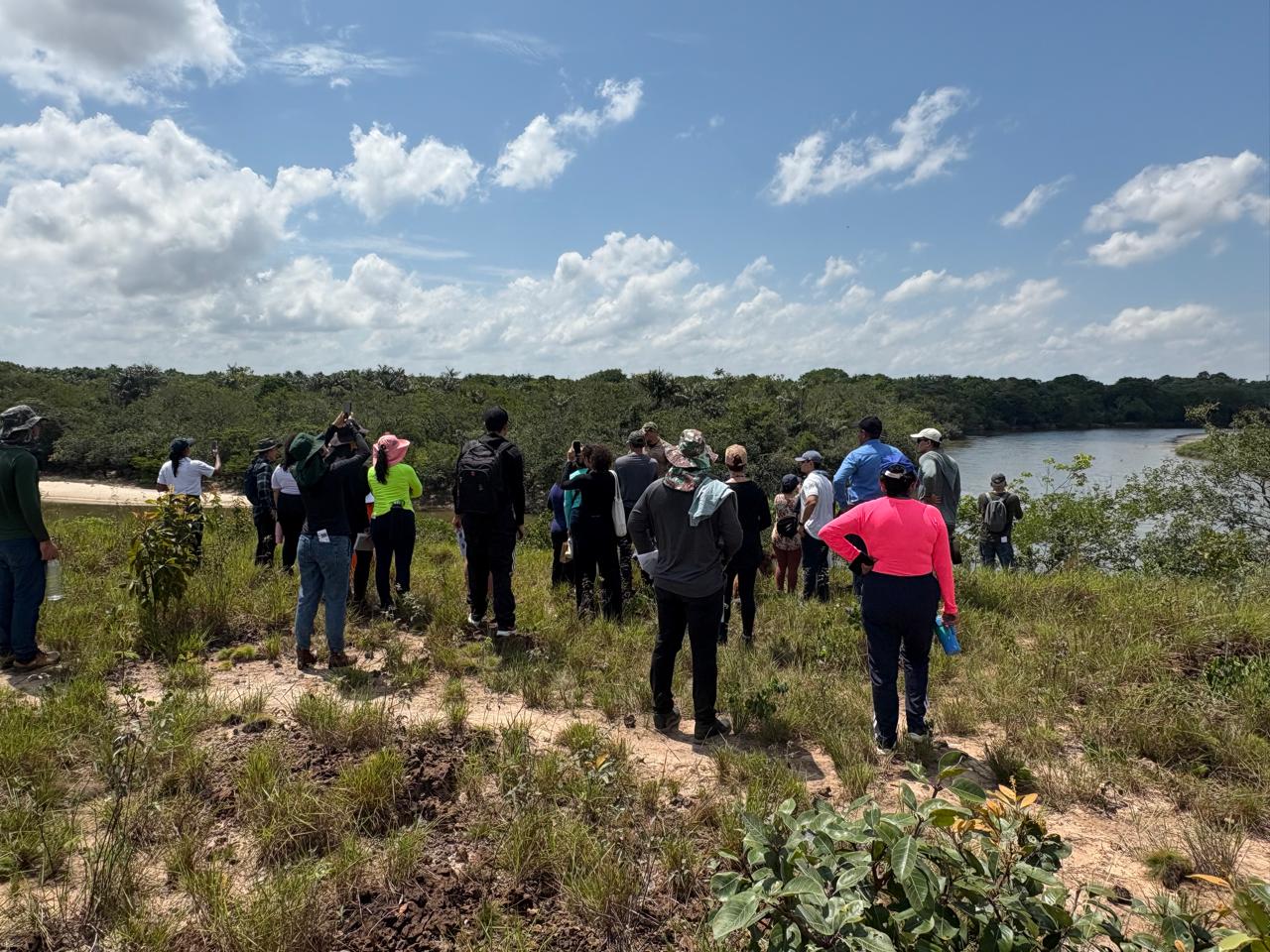 Educação Ambiental: Servidores do TJRR e TRE-RR participam de caminhada ecológica na Trilha do Rio Cauamé