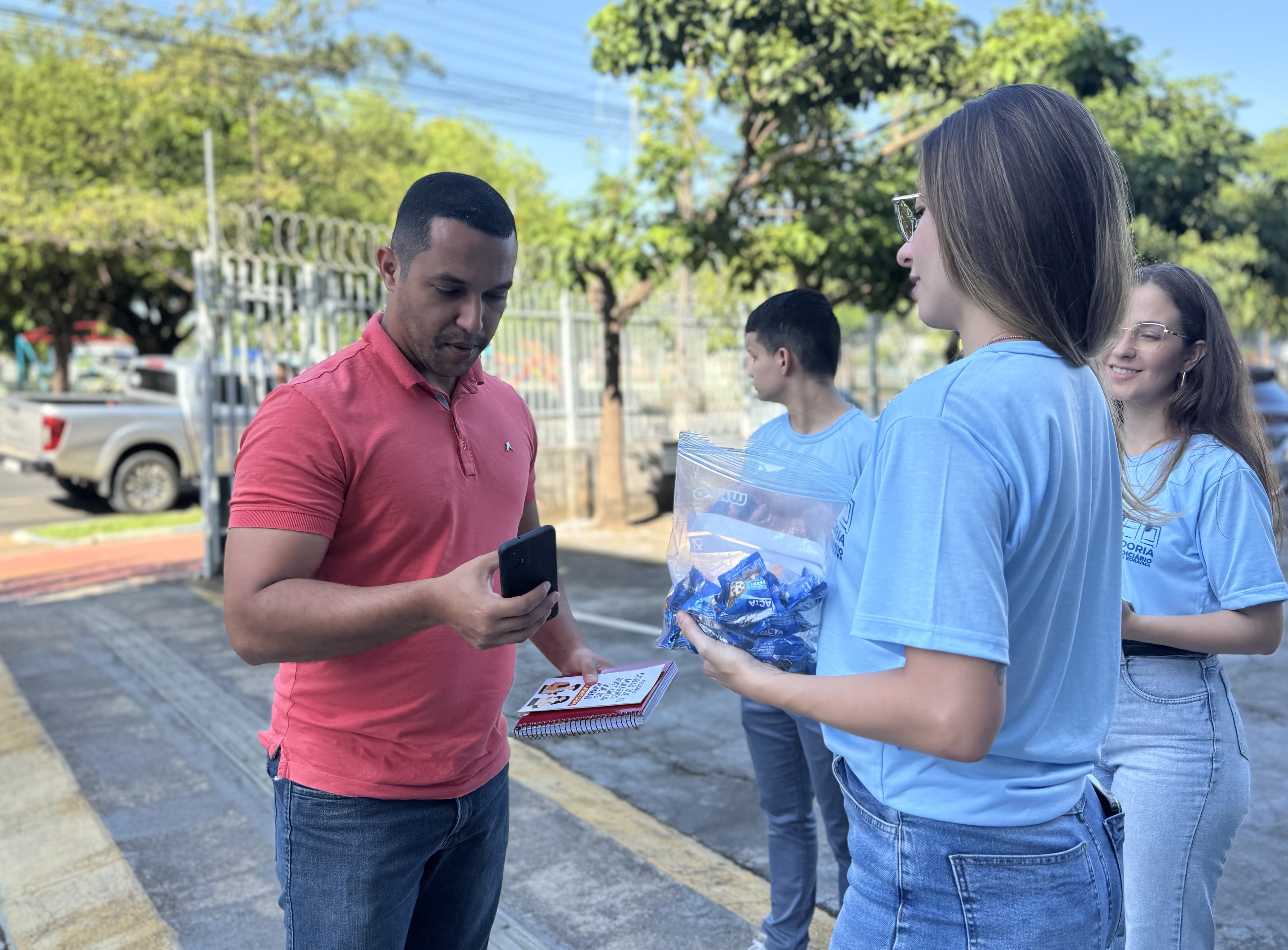 Blitz Novembro Azul incentiva cuidado emocional e respeito com ação drive-thru para homens no ambiente de trabalho