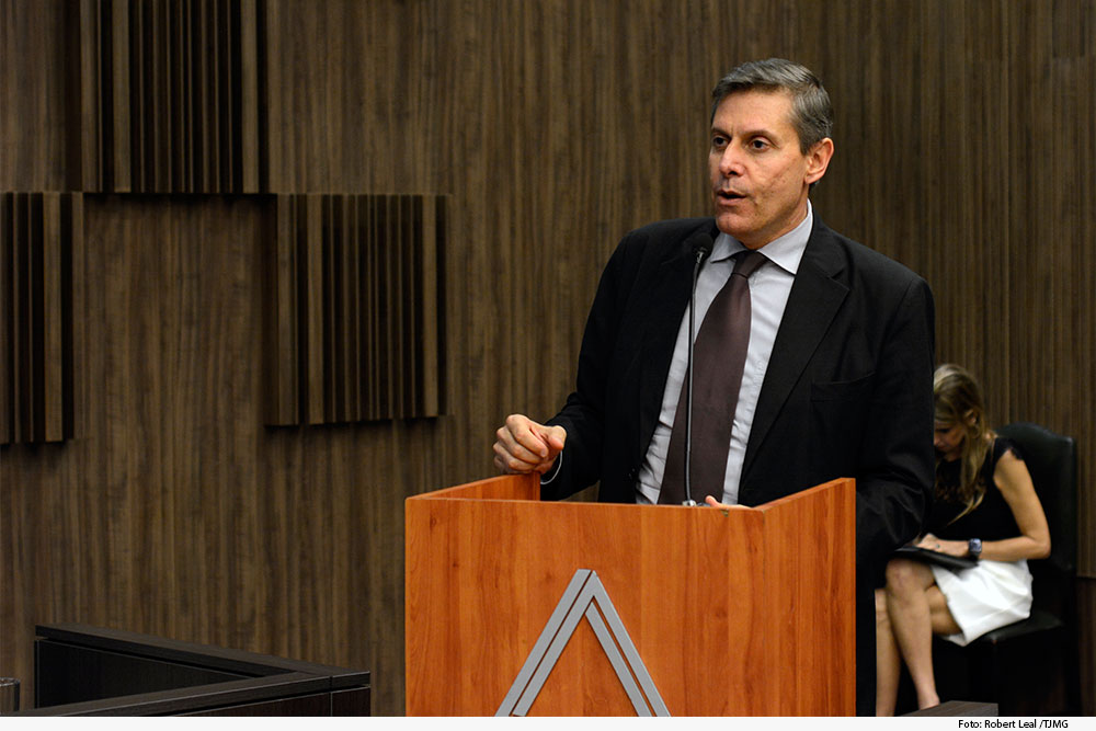 Foto colorida mostrando o desembargador do Tribunal de Justiça de São Paulo, Ricardo Cunha Chimenti.