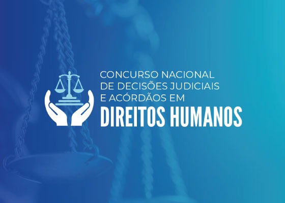 Banner de divulgação com fundo azul, uma mão segurando a balança do direito e ao lado " CONCURSO NACIONAL DE DECISÕES JUDICIAIS E ACORDÃO EM DIREITOS HUMANOS" escrito em branco