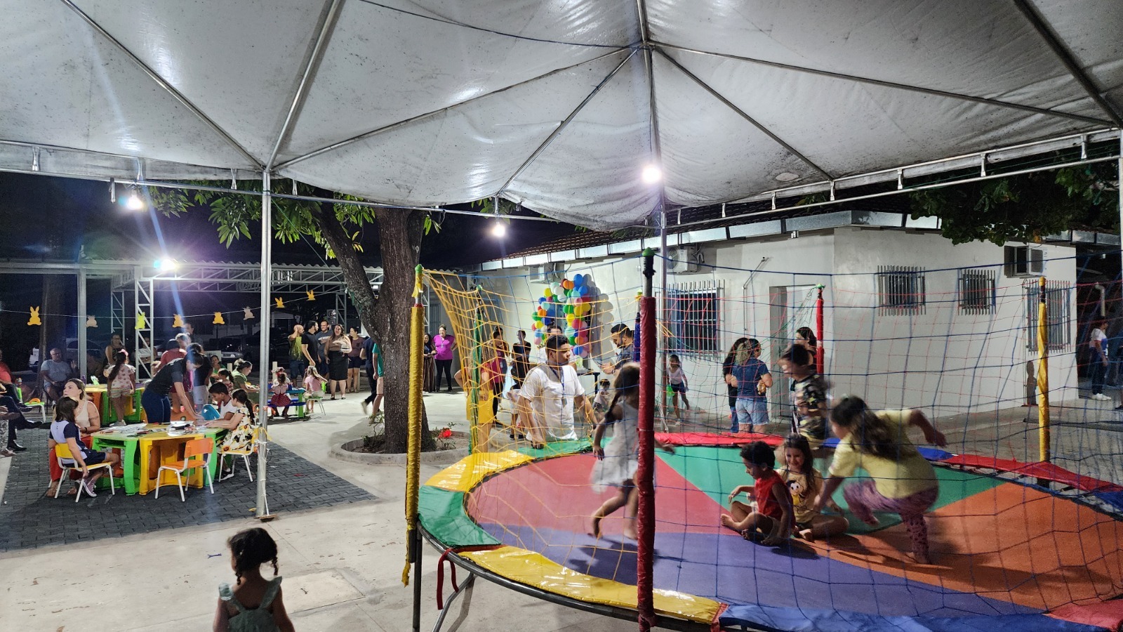 foto colorida do local que aconteceu a programação da infancia