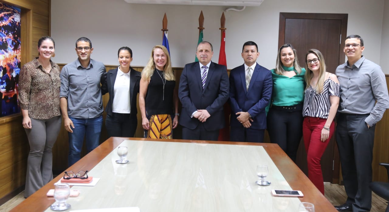 Equipe do TJRR, presidente Mozarildo Cavalcanti e a prefeita Teresa Surita