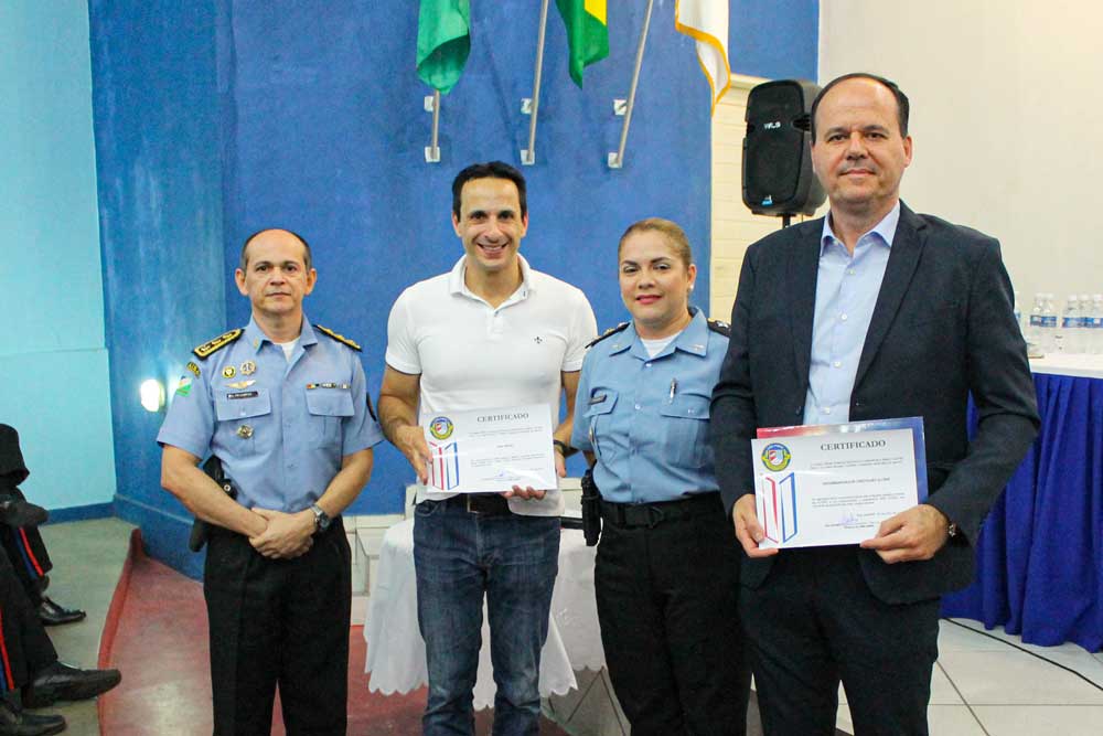 Desembargador Cristóvão Suter, Ben Zruel e militares que representam a Escola Militar