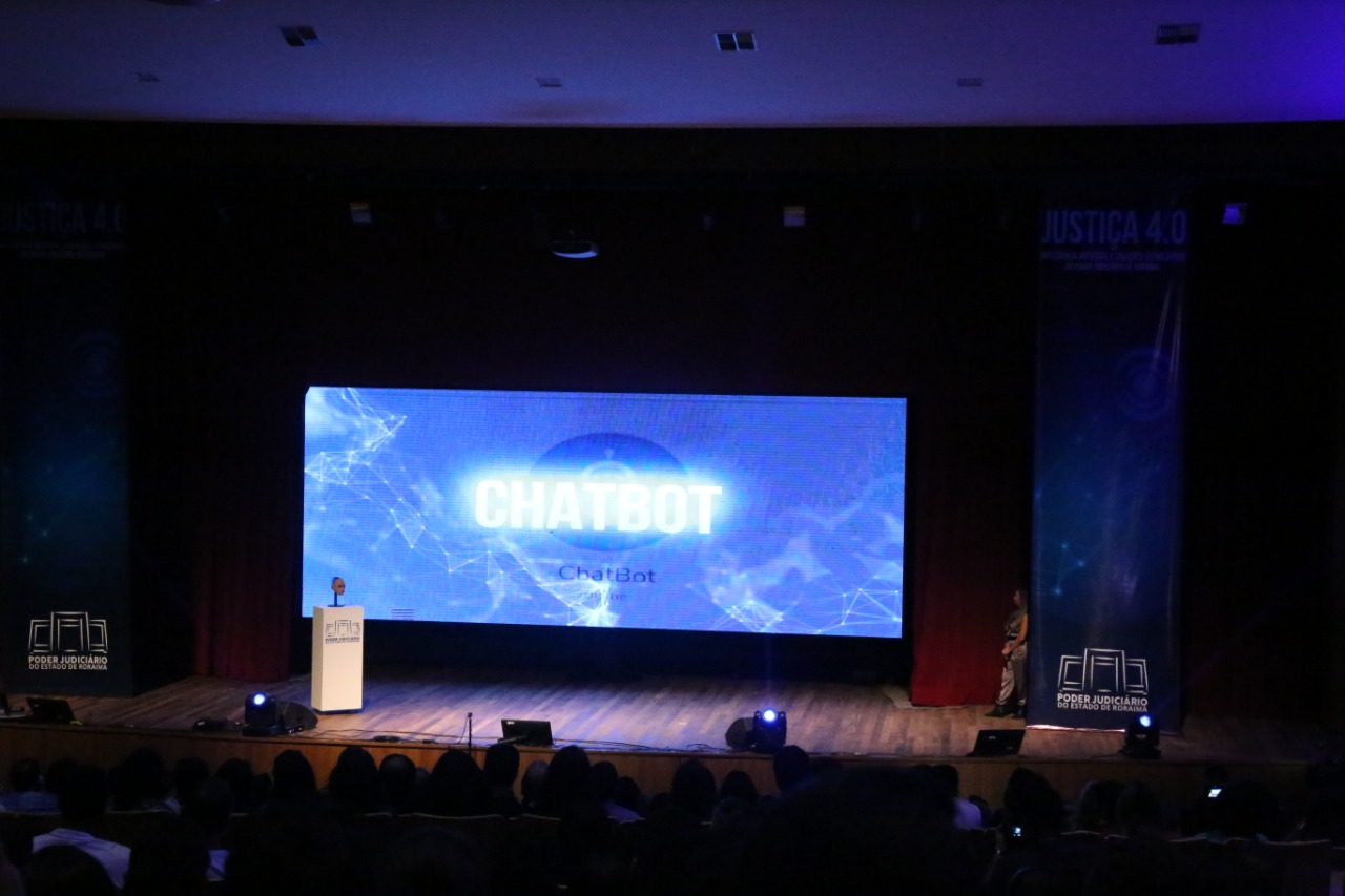 Telão de apresentação dos sistemas e ferramentas tecnológicos sobre Inteligência Artificial