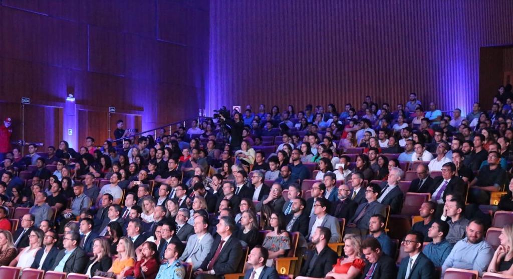 Público durante o Justiça 4.0, no Teatro Municipal de Boa Vista