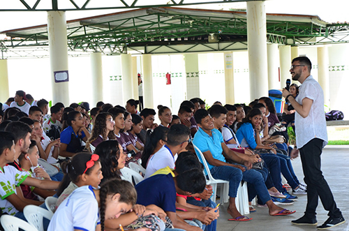 Alunos do Instituto Federal durante palestra ministrada pela Escola do Judiciário.