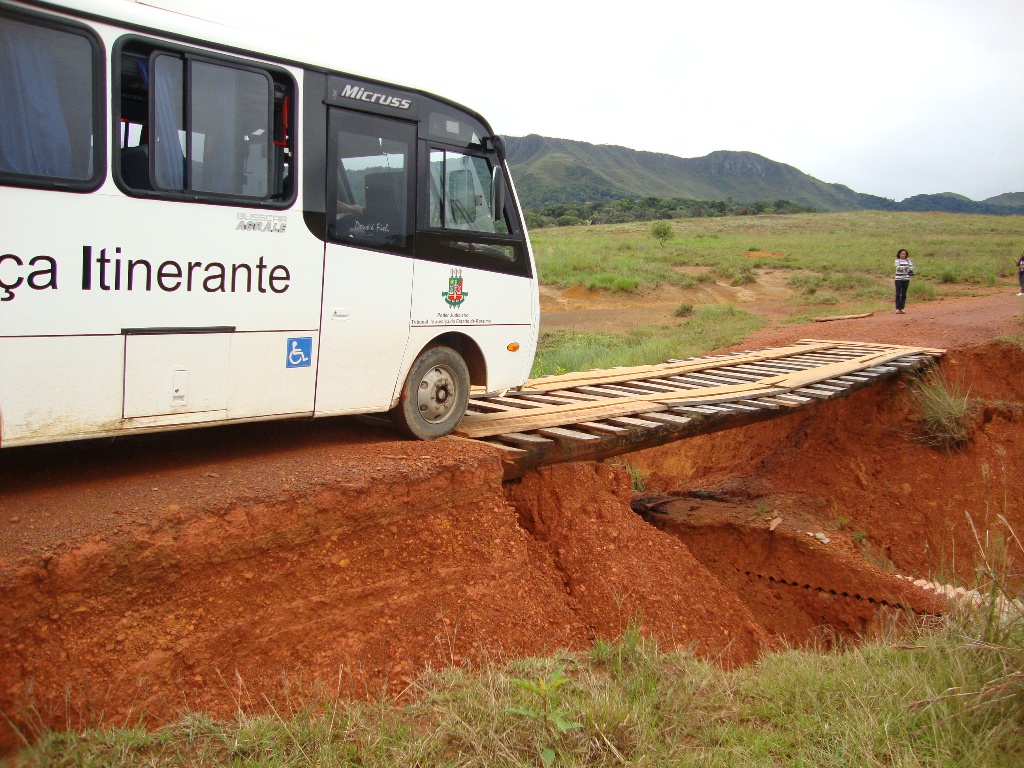 Ônibus da Justiça Itinerante.