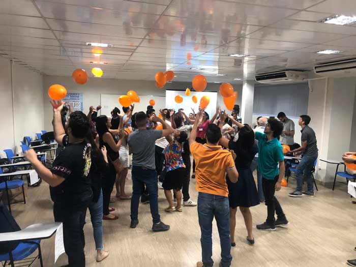 Dinâmicas utilizando balões.